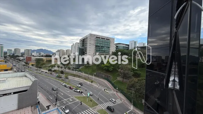 SALA COMERCIAL AMPLA E BEM LOCALIZADA