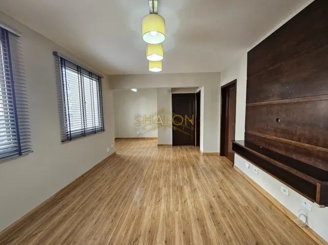 APARTAMENTO AMPLO, 2 QUARTOS, 1 VAGA, ELEVADOR, ARMÁRIOS, AGUA VERDE, CURITIBA, PR