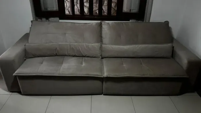 Sofá retratil Suede medindo 2,90