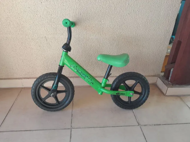 Bicicleta de equilíbrio aro 12 verde