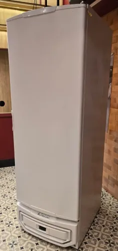 Freezer Vertical Gelopar 577L - Semi Novo com Visor Digital