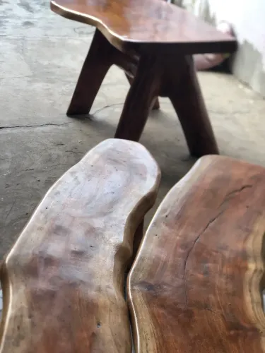 MESA DE JACA MACIÇA + 2 BANCOS
