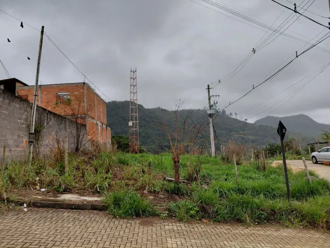 Lote 300m2 plano esquina em Vale dos Reis