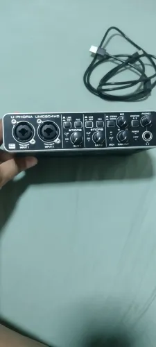 Interface de áudio behringer UMC 204HD