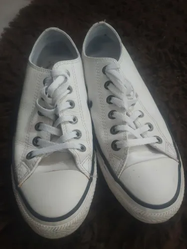 Allstar, Exelente estado. Modelo Couro. Masculino n39