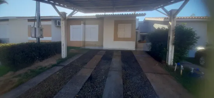 Alugo Casa no Condomínio Terra Nova Várzea Grande - 3 Quartos 