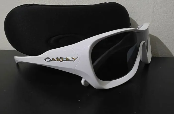 Oakley De La Salle 