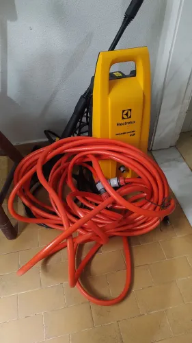 Lavadora Electrolux de Alta Pressão com Mangueira