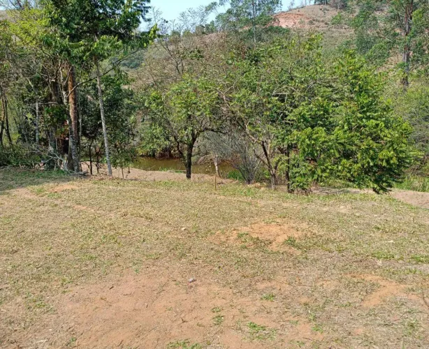 Vendo terreno fundos para o rio com casinha, aceito veículo !!