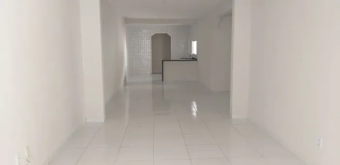 casa com 08 quartos e super garagem para 6 carros proximo a avenida beta