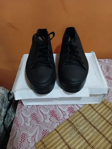 Tênis All Black. 