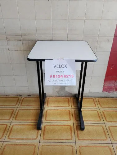 Mesa 50 cm frente, 50 cm fundo e 74 cm altura