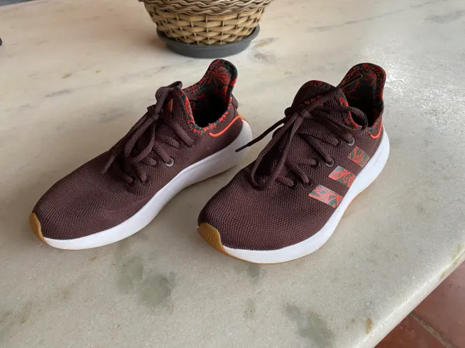 Tênis adidas