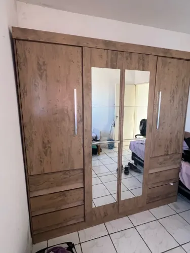 Guarda Roupa semi novo 