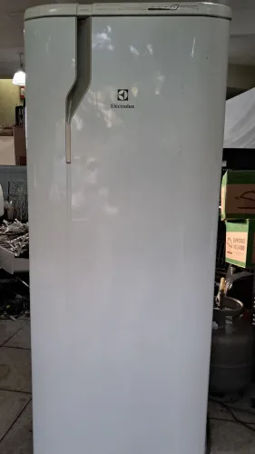 Geladeira eletrolux RFE39 com defeito