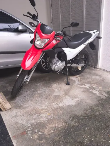 Moto toda revisada no capricho,para pessoas de bom gosto!!