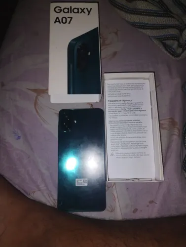 Celular em ótimo estado na caixa com documento