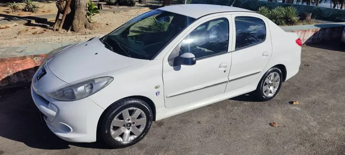Peugeot 207 Sedan Passion XS 1.6 Flex 16V 4P AUT 2013