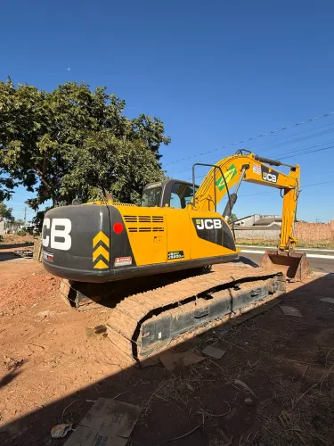 Escavadeira hidráulica js200 