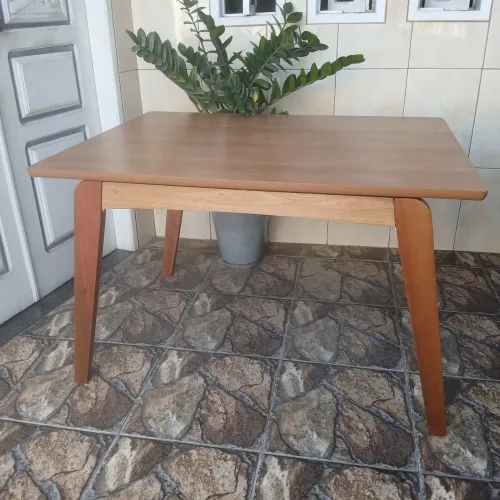 Mesa de madeira. Pechincha!