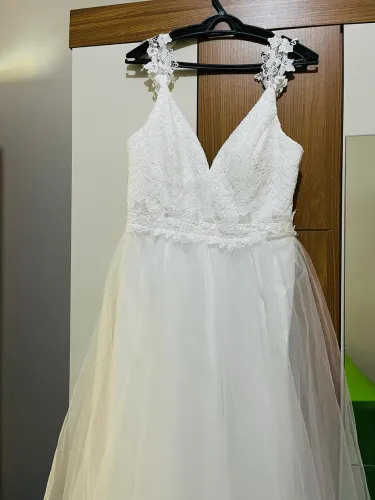 Vestido de noiva, véu, sapato e acessórios
