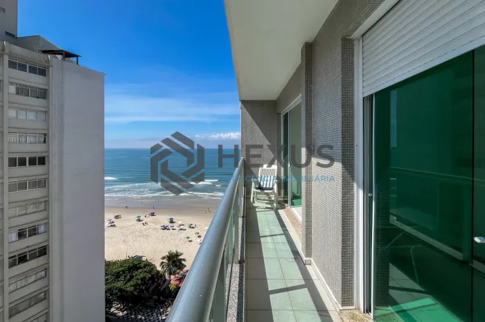 Apartamento frente mar com varanda vista mar nas Pitangueiras, Guarujá