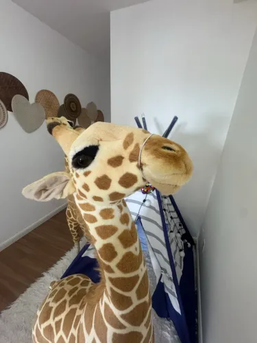 Girafa ? de pelúcia 1.65 de altura 899.00