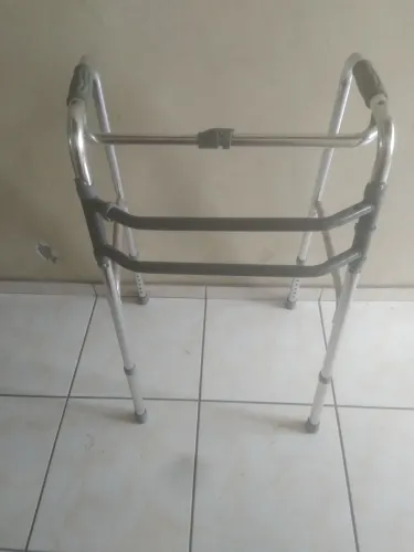 Andador para idoso/fisioterapia