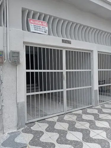 Tá barato! Alugo ótima casa na Rua Dom Manoel de Medeiros por apenas R$ 1.600,00