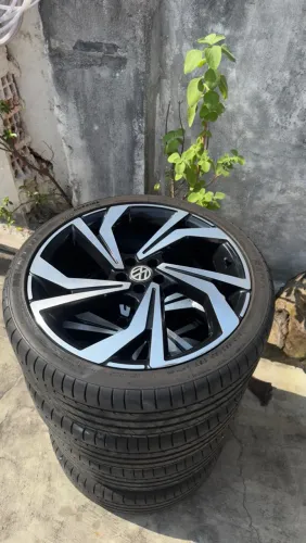 Rodas e pneus aro 20 - Jetta GLI - Usadas