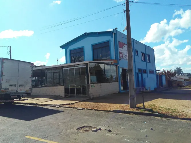 PRÉDIO COMERCIAL E RESIDENCIAL