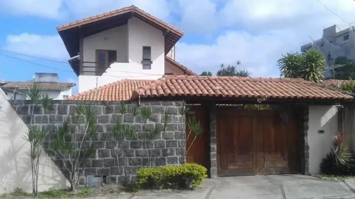 VENDO OU ALUGO CASA DE ALTO PADRÃO