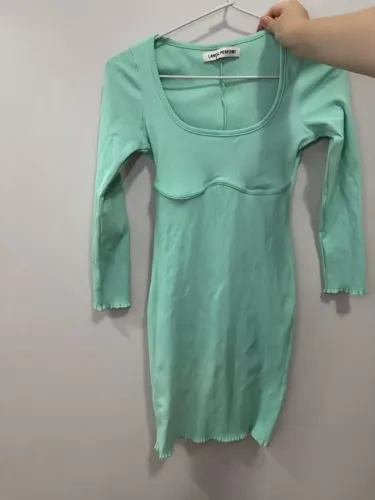  Lança Perfume- vestido justo curto detalhe busto azul