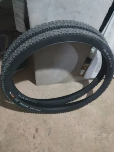 Vendo par de pneus aro 29 2.35 em excelente estado!