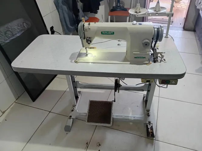 Máquina reta endustrial seminova única dona