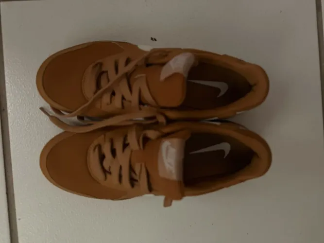 Vende-se Nike , calça 36 - 37 original valor 100 reais