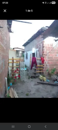 Vende-se casa com terreno grande