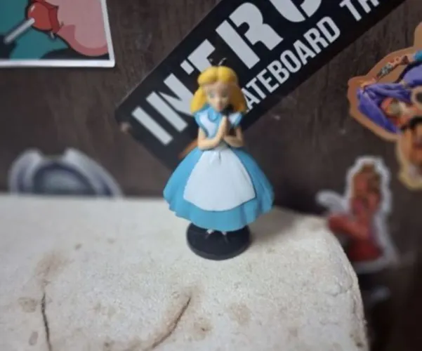 miniatura alice no país das maravilhas Disney