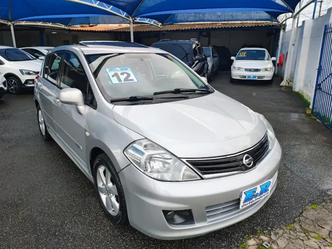 Nissan Tiida SL 1.8/1.8 Flex 16V Mec. 2012