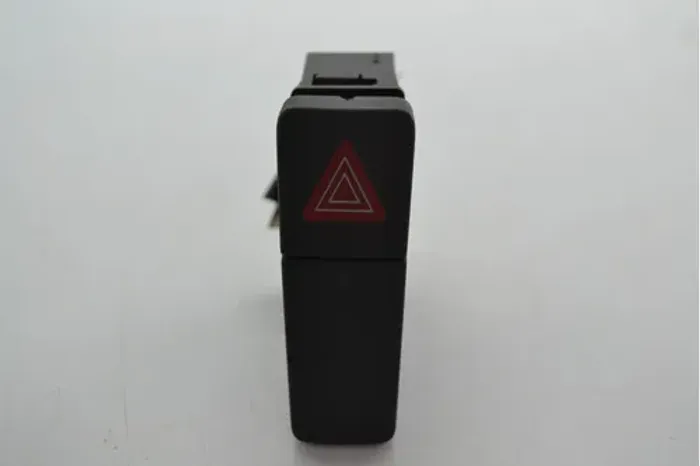 Botão Pisca Alerta Painel Suzuki Sx4 2010 Original Preto