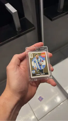MESSI Legend Ouro em perfeito estado na Case de proteção (Raridade)