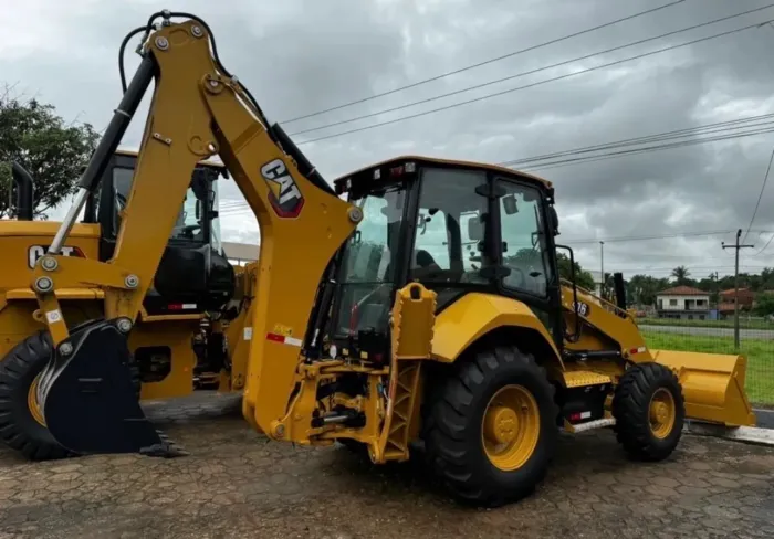 Retroescavadeira Caterpillar 416E
