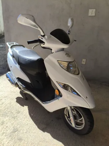 Burgman 125i 2015 - 2? dona