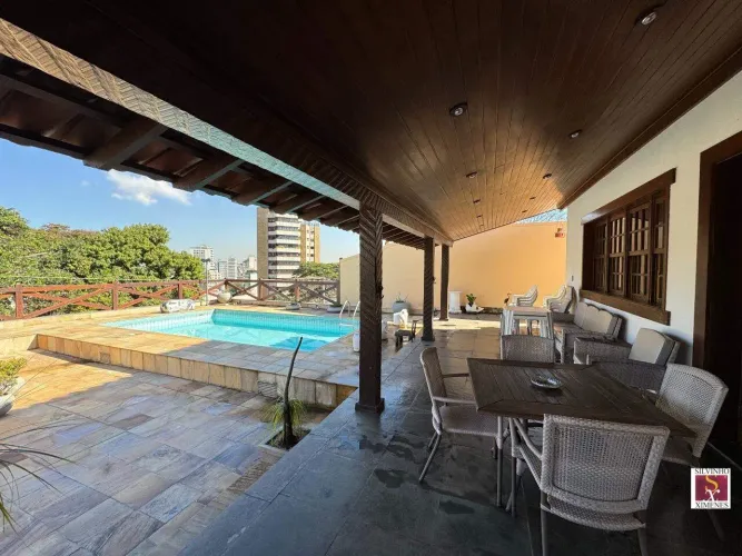 Casa à venda no bairro Comiteco 633 m², 4 suítes, piscina, elevador e 6 vagas