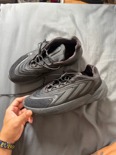 Adidas Ozelia TAM 42