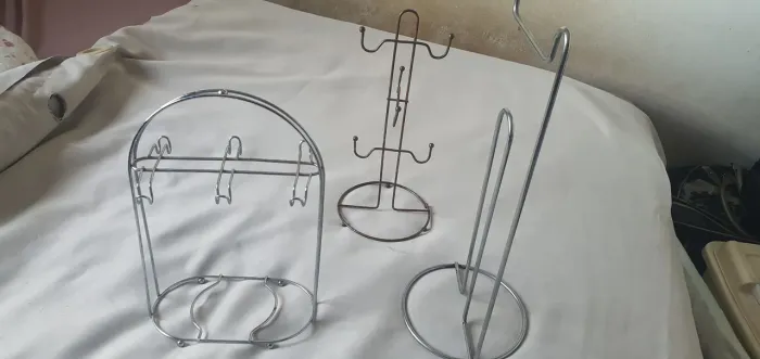 3 suportes (papel higiênico, xícaras e bijuterias)