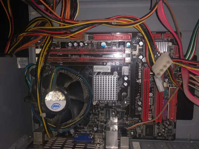 2 computadores pra retirar peças