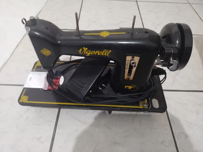 Máquina de costura antiga vigorelli 