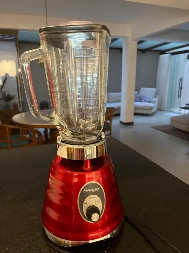 Liquidificador com copo de vidro