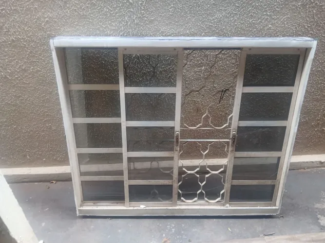 Janela BRANCA 100×120 COM GRADE VIDRO
